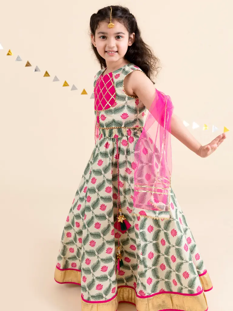 L-Lotus_new_3_d2e48e8e-657a-4828-bf43-2fb0e848452c.webp