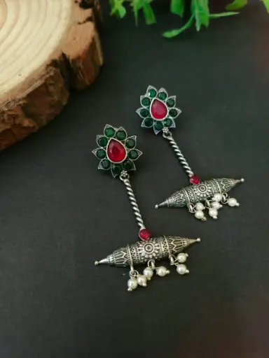 [1346DLGRNRED140] Amira Earrings