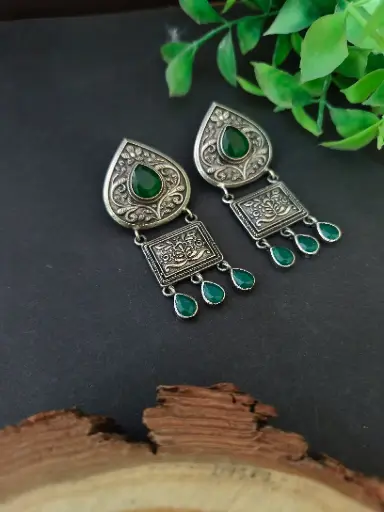 [1349DLGRN140] Amrita Earrings