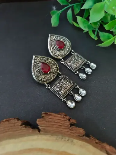 [1349DLREDWHTPLK140] Amrita Earrings