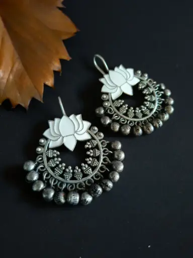 [0109EMHKWHT164] Asha Earrings