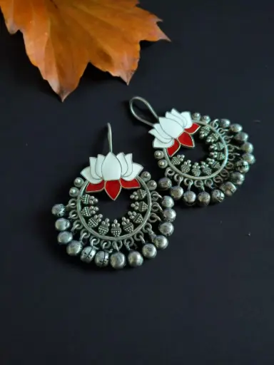 [0109EMHKWHTRED164] Asha Earrings