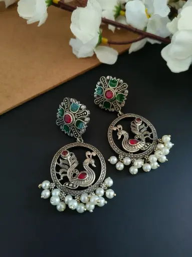 [1261EMDLGRNRED181] Charul Earrings