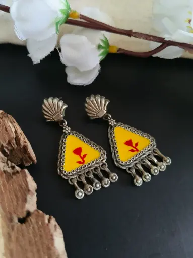 [1281EMDLYLWRED185] Chavi Earrings