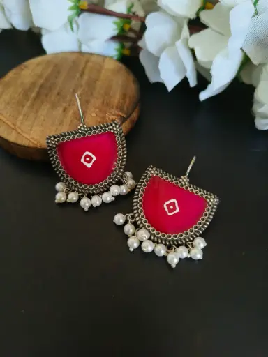 [1505EMHKMGTWHT130] Chitra Earrings