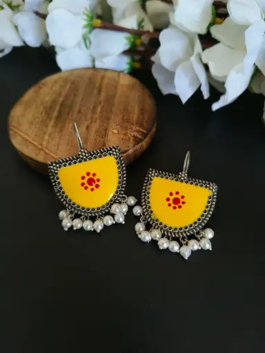 [1505EMHKYLWRED130] Chitra Earrings