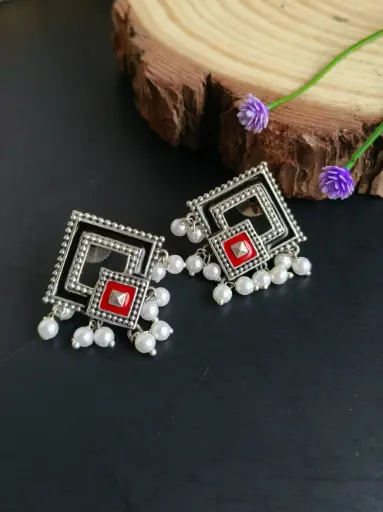[1611EMSTBLKRED] Darika Earrings