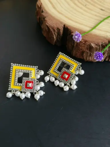 [1611EMSTYLWRED] Darika Earrings