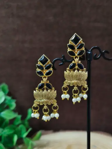 [1214GDDLBLK120] Isha Earrings