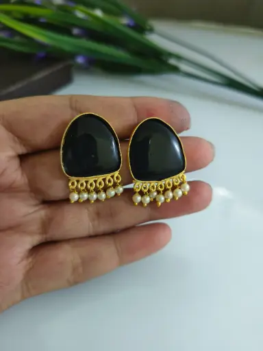 [1578GDSTBLK130] Jaya Earrings