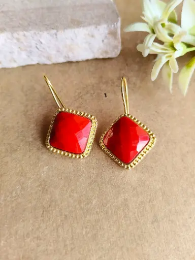 [1048GDHKRED62] Kavya Earrings